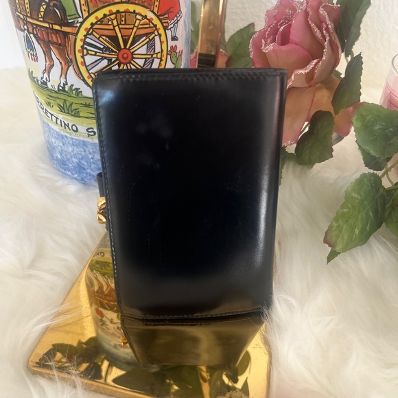 Gucci Leather Wallet with Kiss Lock - Picture 4 of 16